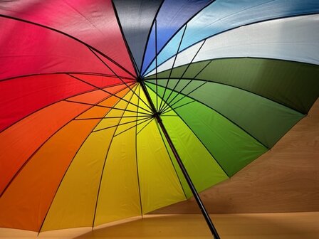 Paraplu regenboog &Oslash; 130 cm.
