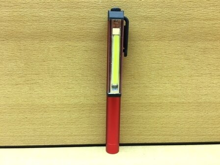 Zaklamp aluminium COB-LED met magneetclip rood.