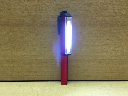 Zaklamp aluminium COB-LED met magneetclip rood.