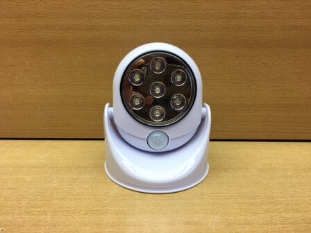 Nachtlamp met 7 led&#039;s en sensor.