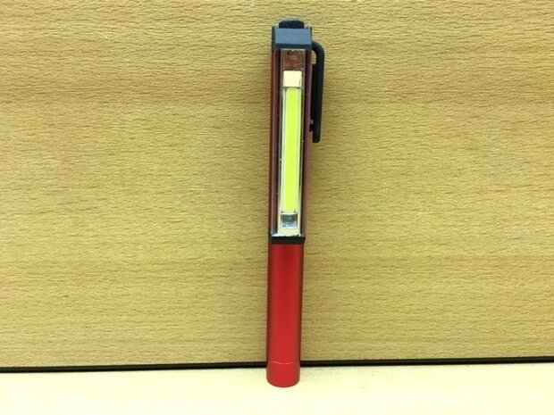 Zaklamp aluminium COB-LED met magneetclip rood.