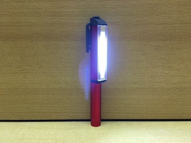 Zaklamp aluminium COB-LED met magneetclip rood.