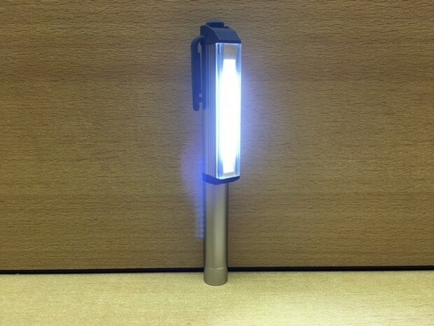 Zaklamp aluminium COB-LED met magneetclip chroom.