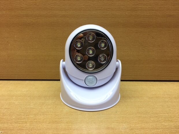 Nachtlamp met 7 led's en sensor.